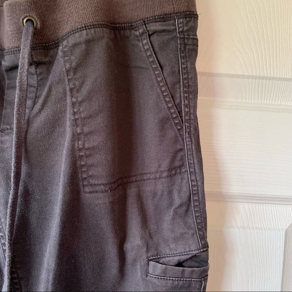 GAP vintage brown cargo styled pants 👖 size 4 regular, elastic waist - Picture 2 of 6